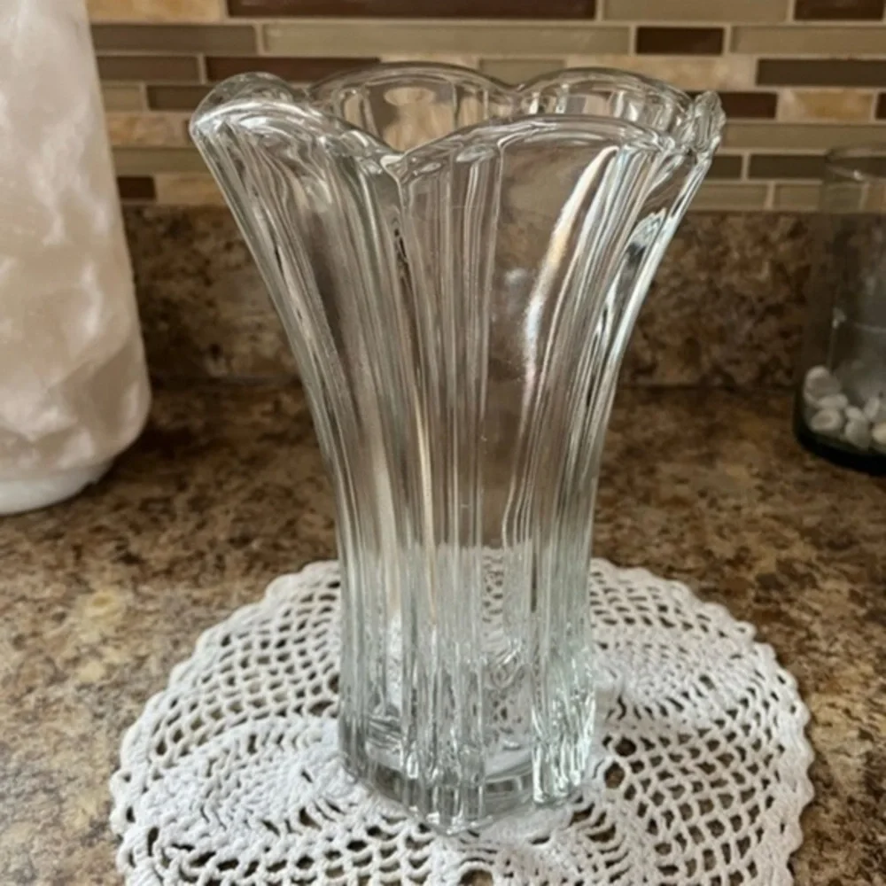 Vintage Anchor Hocking USA Clear Glass Vase Ridged and Scalloped